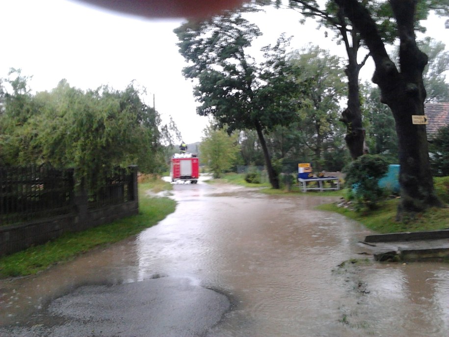 &nbsp; W Krosnowicach wylała Nysa Kłodzka /poboczem.pl