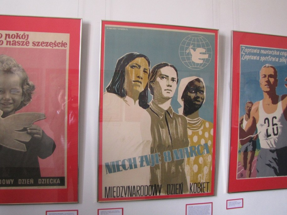 &nbsp; Wystawa socrealistycznych plakatów /poboczem.pl