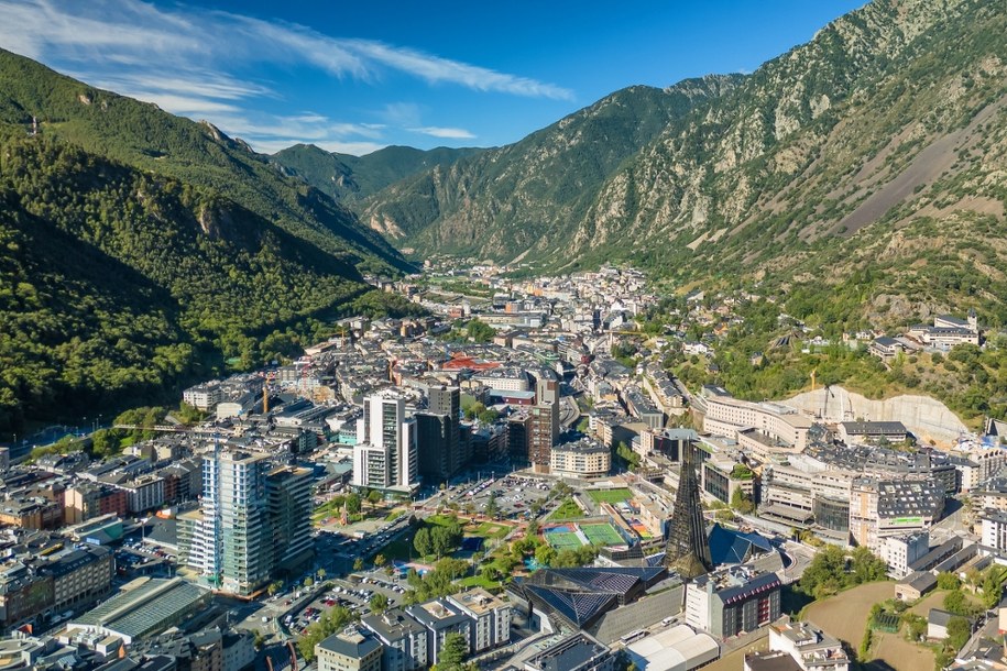 Andorra la Vella widziana z lotu ptaka /Shutterstock