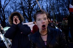 "Beata, drukuj ten wyrok". Kolejny dzień protestu ws. TK przed kancelarią premiera