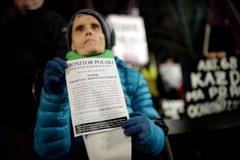 "Beata, drukuj ten wyrok". Kolejny dzień protestu ws. TK przed kancelarią premiera