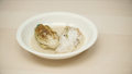 "Bułka z masłem": Grillowany halibut z dressingiem kokosowym i rzymską sałatą