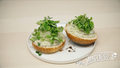 "Bułka z masłem": Sandwich z tuńczykiem i zieloną pastą