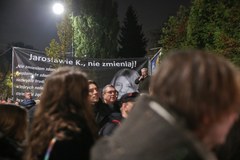 "Czarny protest" przed domem Jarosława Kaczyńskiego. "Czy pan prezes był w ciąży?"