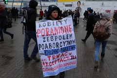 "Czarny protest" w Warszawie. "NIE dla pogardy i przemocy wobec kobiet"