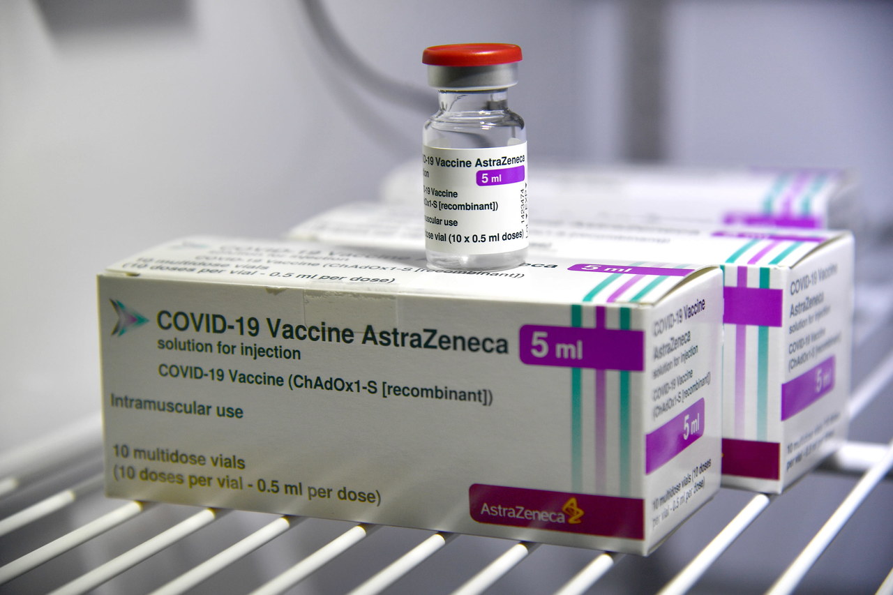 "DGP": Rząd może zmienić strategię szczepienia AstraZeneką