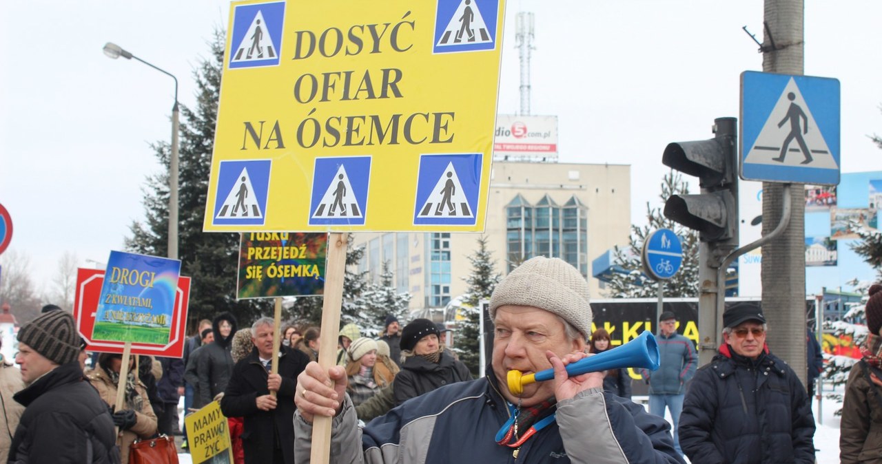 "Dosyć ofiar na ósemce". W Suwałkach walczą o obwodnicę