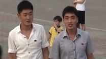 "Dżinsy to zło!" Tak żyją w Korei Północnej