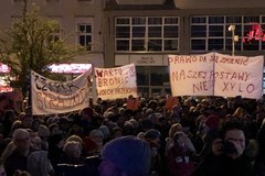 "Edukacja sprawą nas wszystkich". Wiec poparcia dla nauczycieli w Poznaniu