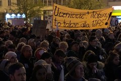 "Edukacja sprawą nas wszystkich". Wiec poparcia dla nauczycieli w Poznaniu