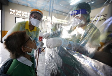 "El Mundo”: Szczepionka przeciwko koronawirusowi najwcześniej na wiosnę przyszłego roku 