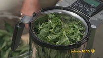 "Ewa gotuje": Pesto z pokrzywy, udka kurczaka z kostką, ciasto kruche z gruszkami w karmelu