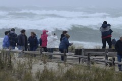 "Frankenstorm" nadciąga. Pierwsze zalane miejscowości 