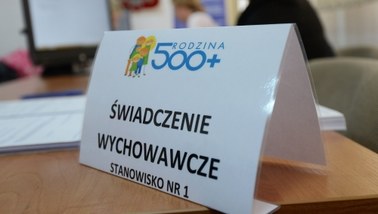 "Gazeta Wyborcza": Jedzenie zamiast pieniędzy z 500+. Przez niezaradność rodziców