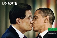 "Gorące" pocałunki polityków. Zobacz kontrowersyjną kampanię Benettona