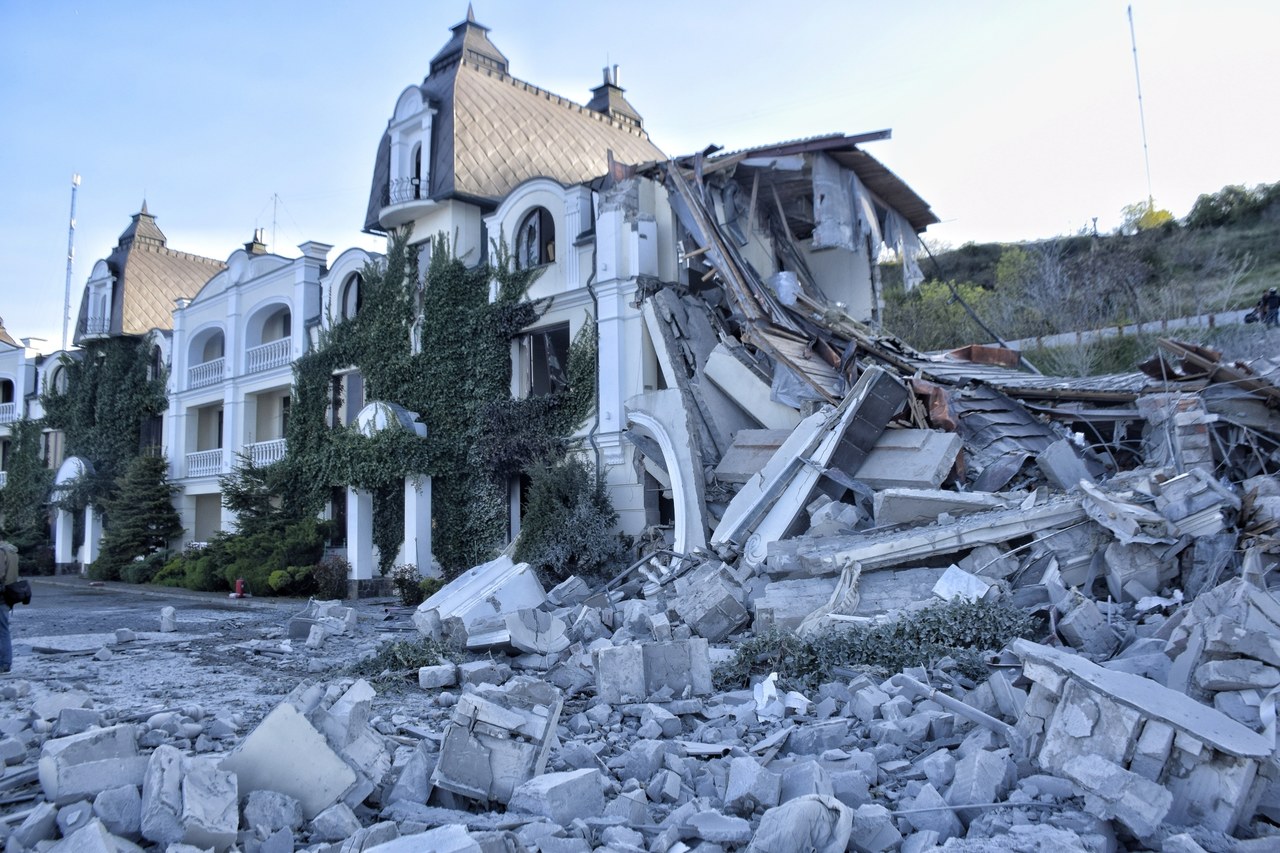 "Intensywne bombardowania na oślep". Rosjanom kończą się zapasy precyzyjnej broni