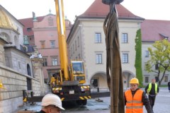 "Jan Paweł II" zawisł w Wieży Srebrnych Dzwonów Katedry Wawelskiej 