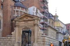 "Jan Paweł II" zawisł w Wieży Srebrnych Dzwonów Katedry Wawelskiej 