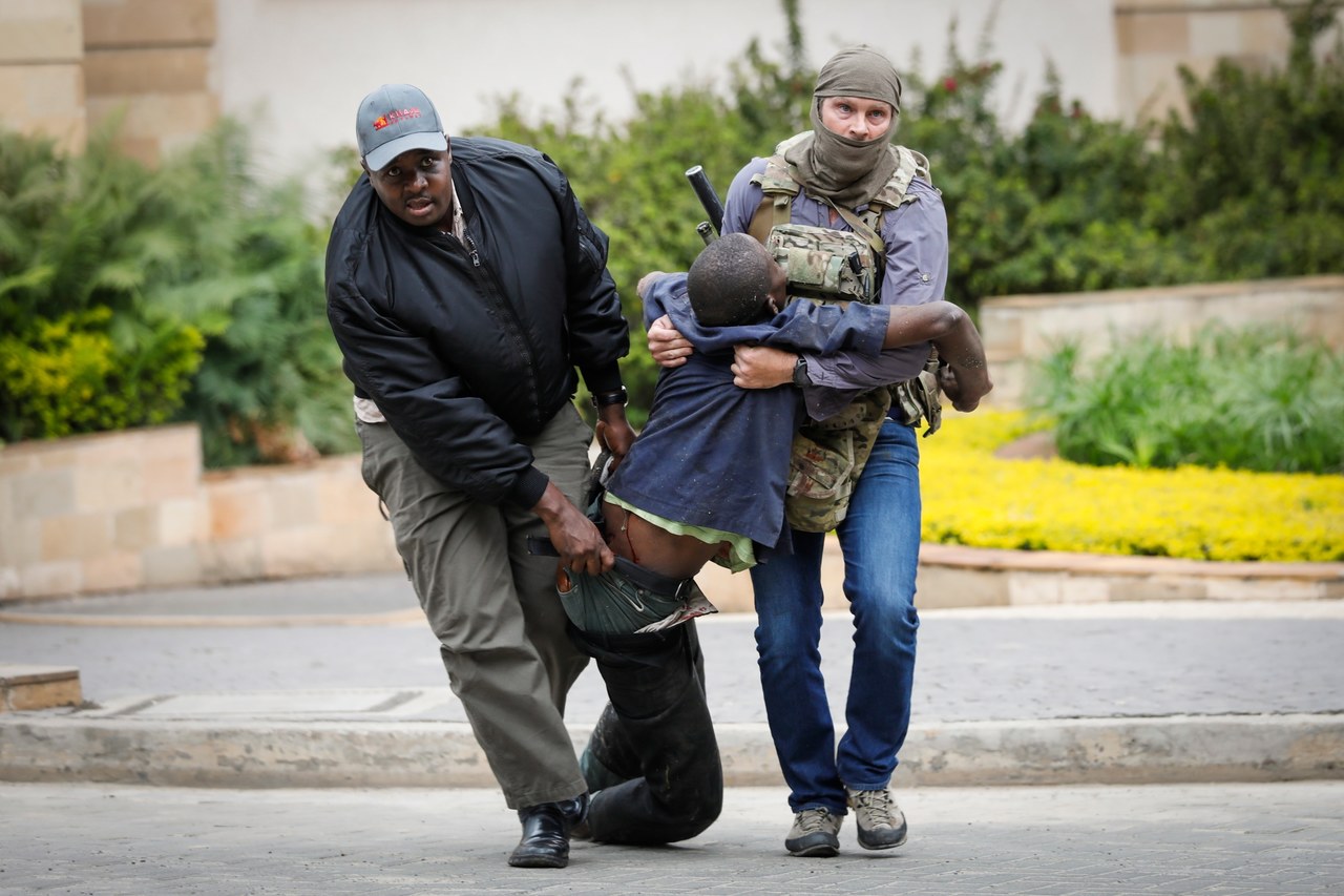 "Komandos w jeansach" ewakuowany z Kenii. Zrobiono mu zdjęcia podczas akcji 