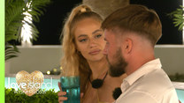 "Love Island - Wyspa Miłości": Nie jest łatwo zaskoczyć Islanderki! Ale Sasha doskonale poradził sobie z tym zadaniem