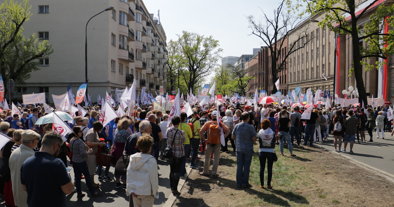 "Mamy dość". Nauczyciele protestują w Warszawie