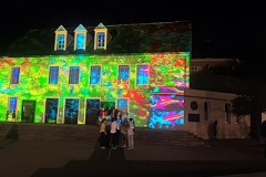 "Miasto tysiąca iluminacji”. Francuskie Chartres przyciąga tłumy turystów