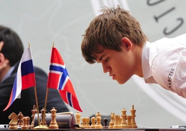 "Mozart szachów" popularniejszy w Norwegii od Bjoergen. Kim jest Magnus Carlsen?