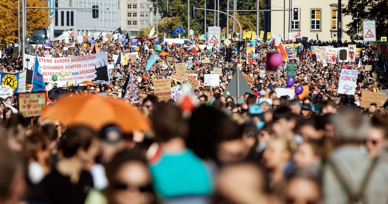 "Na rzecz otwartego społeczeństwa - solidarność zamiast wykluczenia". Gigantyczna manifestacja w Ber