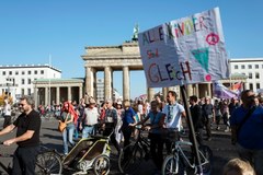 "Na rzecz otwartego społeczeństwa - solidarność zamiast wykluczenia". Gigantyczna manifestacja w Ber