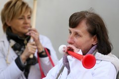 "Nie oddamy naszych uprawnień!". Protest techników farmacji w Warszawie