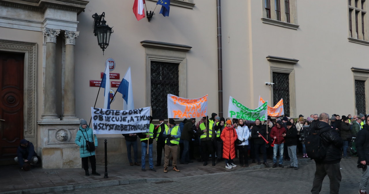 "Nowe Miasto": Protest przedsiębiorców przed krakowskim magistratem