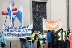 "Nowe Miasto": Protest przedsiębiorców przed krakowskim magistratem