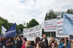 "Nowelizacja to emigracja". Fizjoterapeuci protestowali przed Sejmem 