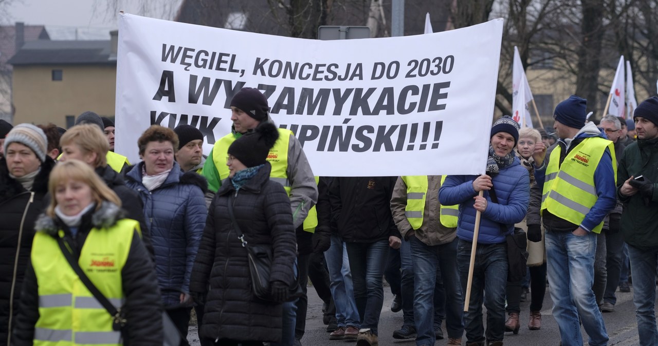 "PiS - grabarze polskiego górnictwa!". Protest górników z kopalni Krupiński