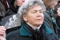 "Putin - morderca, Tusk - zdrajca" - demonstracja przed ambasadą Rosji