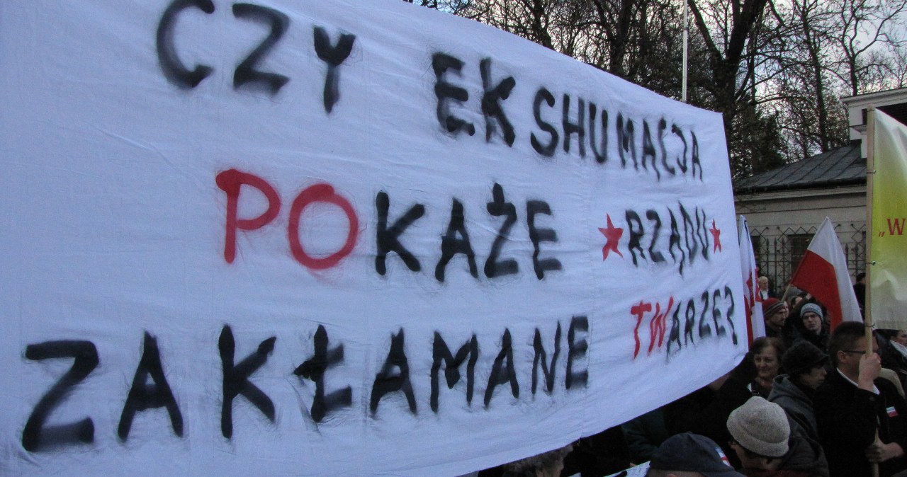 "Putin - morderca, Tusk - zdrajca" - demonstracja przed ambasadą Rosji
