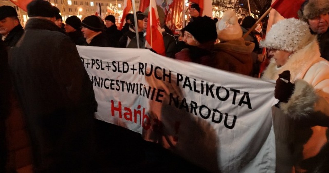 "Rządowi odbiła palma". Marsz środowisk prawicowych w Warszawie