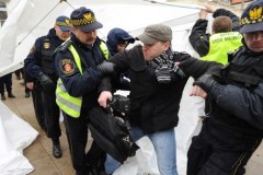 "Solidarni 2010" usunięci sprzed Pałacu Prezydenckiego