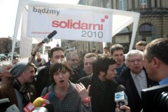 "Solidarni 2010" wrócili z namiotem przed Pałac Prezydencki