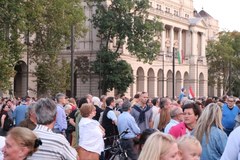 "Solidarni z uchodźcami". Manifestacja przeciwko referendum na Węgrzech