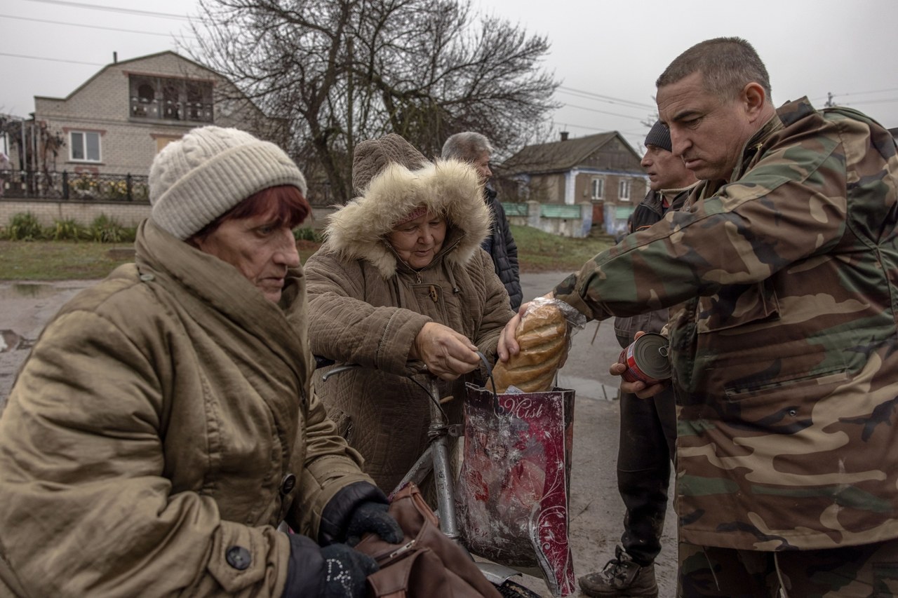 "To jedyny sposób, żeby przeżyć". Ukraiński fotoreporter o życiu bez prądu 