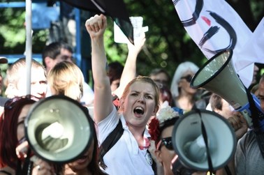 "To jest początek końca demokracji". Protesty przeciwko zmianom w sądach przed Senatem