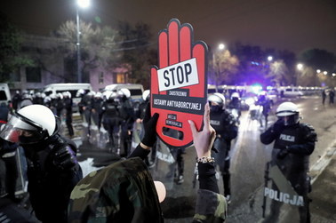 "To jest wojna!". Wielotysięczne protesty po decyzji TK dot. aborcji [RELACJA]