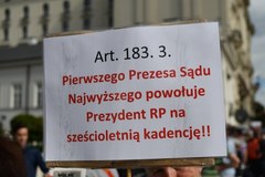 "W obronie wolnych sądów". Protest przed Pałacem Prezydenckim