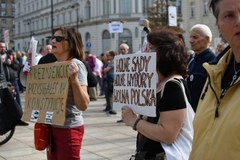 "W obronie wolnych sądów". Protest przed Pałacem Prezydenckim