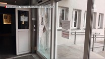 "Wydarzenia": Agresywny mężczyzna zdemolował drzwi wejściowe pogotowia ratunkowego