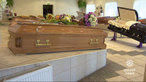 "Wydarzenia": Fatalna pomyłka zakładu pogrzebowego w Bytowie. W trumnie było inne ciało