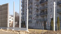 "Wydarzenia": Gigantyczny betonowy mur powstaje przed oknami jednego z bloków