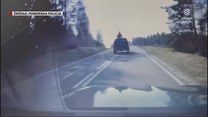"Wydarzenia": Głowa za szyberdachem, nogi na kierownicy. Szalona jazda na Pomorzu