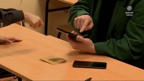 "Wydarzenia": Jak używać smartfonu czy korzystać z maila? Więźniowie uczą się na nowo żyć